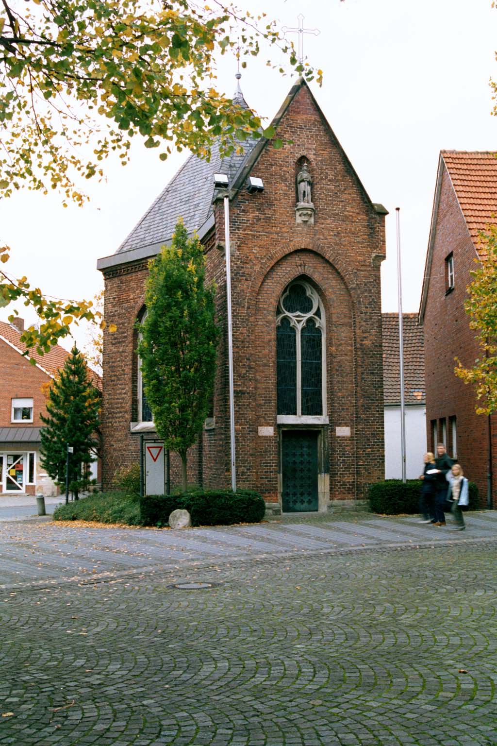 Marienkapelle, neugotische Kapelle von 1885, gleichzeitig Gedenkkapelle für die Gefallenen des 1. und 2. Weltkrieges