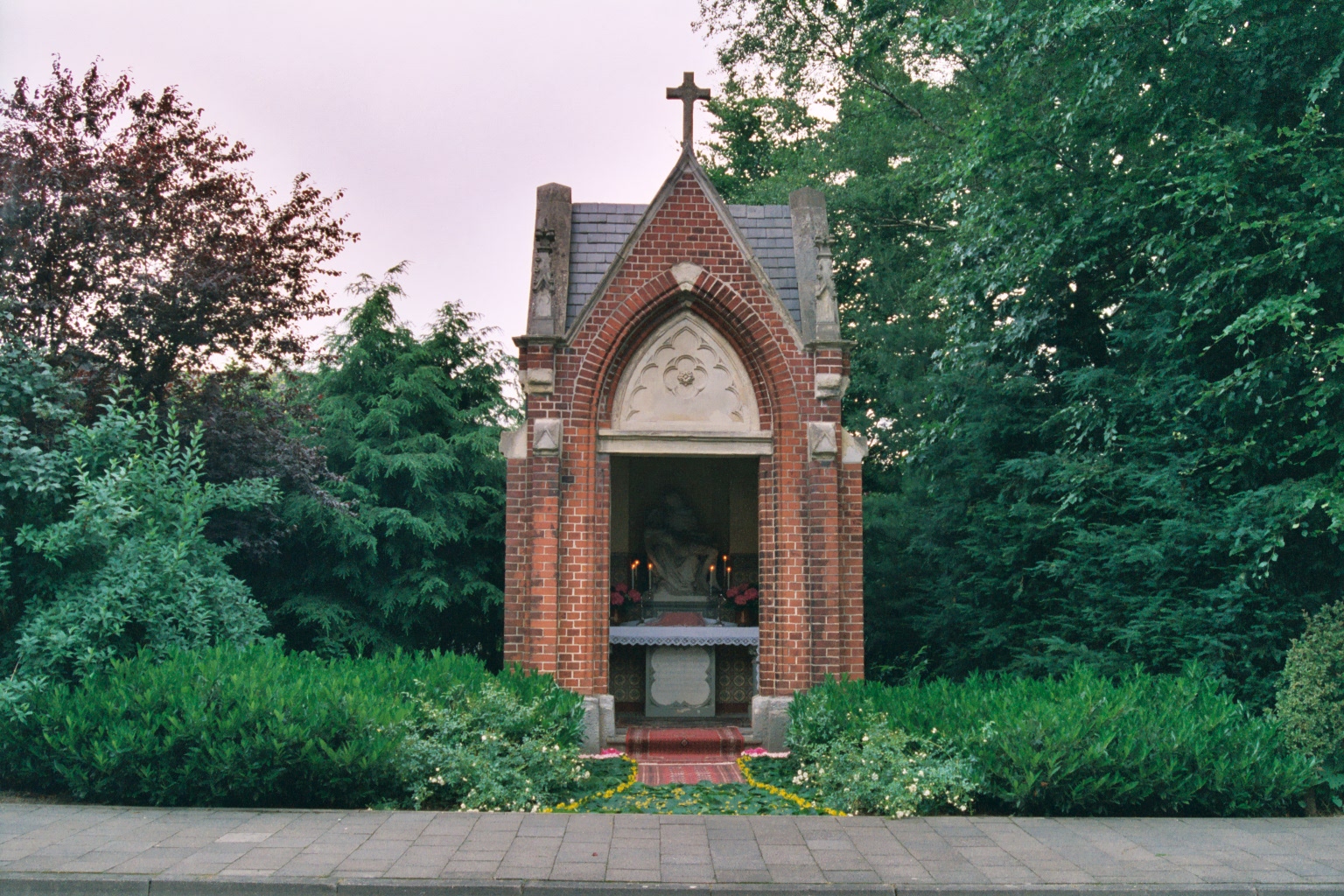 Neugotische Backsteinkapelle, bezeichnet 1897, von Schulze Wartenhorst