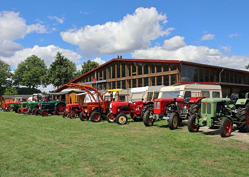 Sowohl am Samstag als auch am Sonntag war der Schützenplatz voll ausgebucht. Insgesamt nahmen 118 Traktoren am Trecker Treff teil.