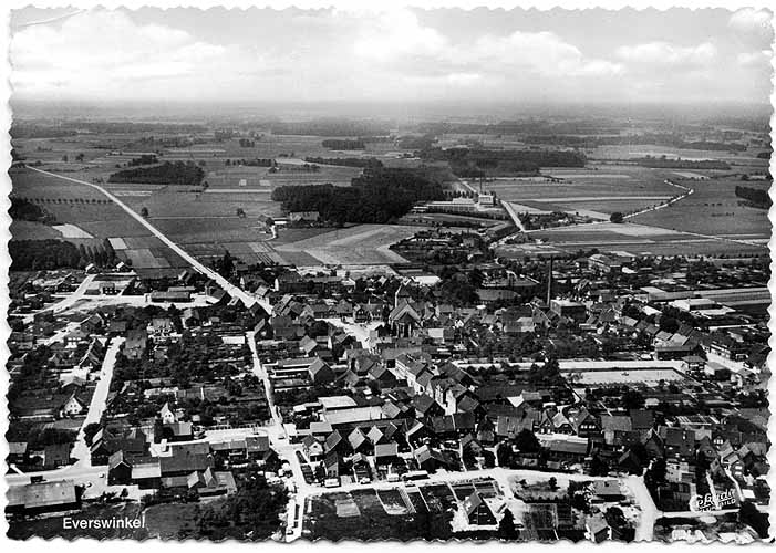 Luftbild vom südlichen Ortskern (auf einer Postkarte).