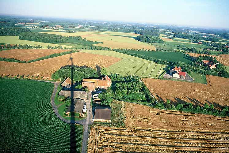 Luftbild vom Hof Brockhausen, Versmar 1, fotografiert aus dem Windrad. 