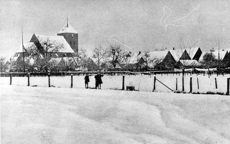 Winterbild von den Gärten an der Hovestraße zur Kirche und zu den Häusern der Nordstraße.