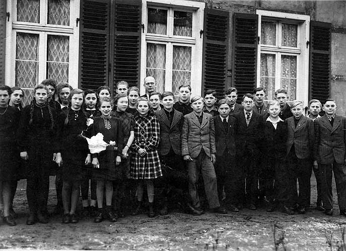 Klassenfoto zur Schulentlassung 1944 