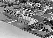 Luftbild der neuen Hauptschule im Sommer 1974