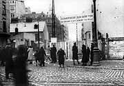 Vor dem Warschauer Ghetto