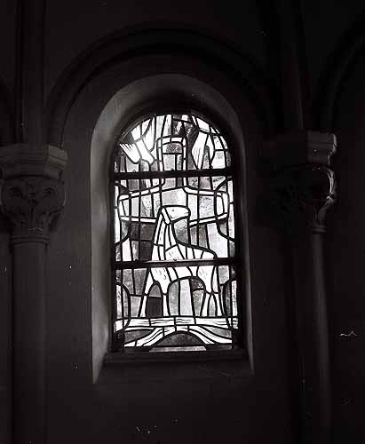 Fenster in der Taufkapelle der St.–Clemens–Kirche in Hiltrup 