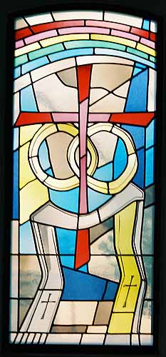 Das Sakrament der Ehe dargestellt im Seitenfenster der Kirche in Eschede bei Celle