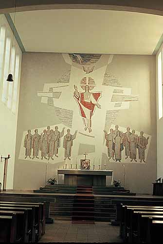 Christi Himmelfahrt, Wandgestaltung im Chorraum der Pfarrkirche Herz Jesu in Gelsenkirchen